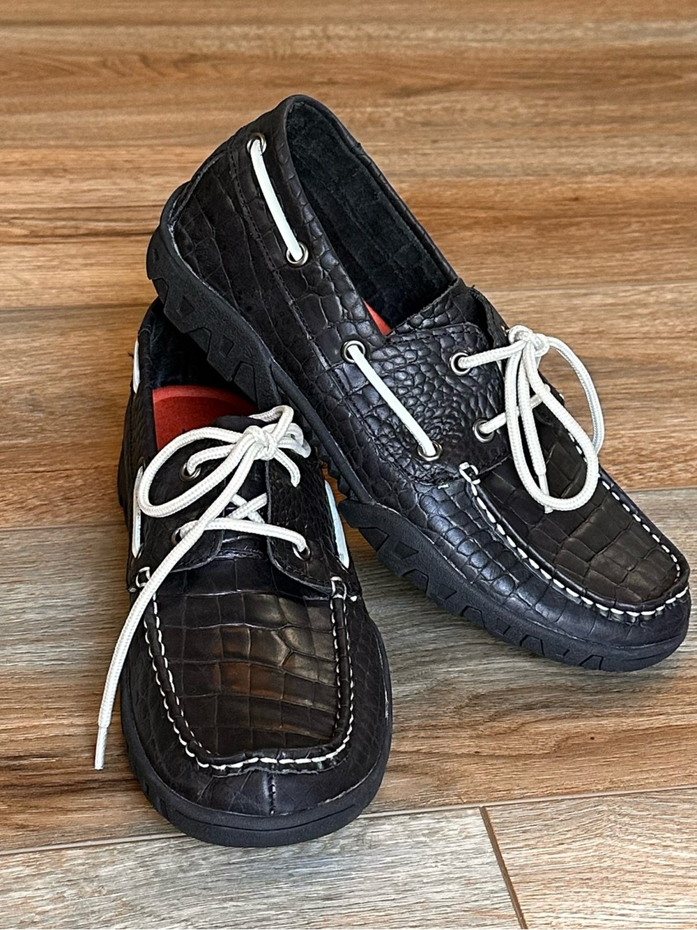 Ferrini Women’s Black Croc-Embossed Leather Boat Shoes with White Laces